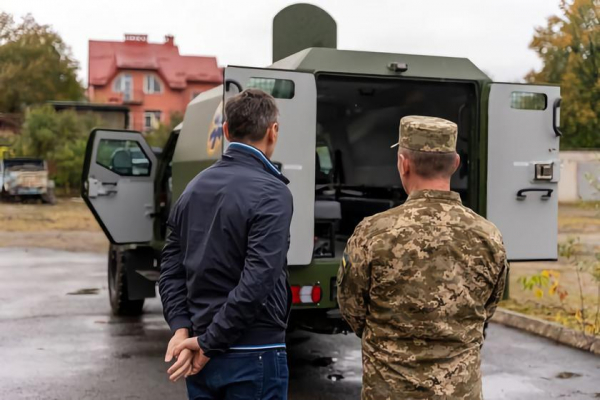 ВСУ получили бронированный автомобиль Gurkha для эвакуации раненых солдат, он построен на базе Ford F-550 Super Duty
ВСУ получили бронированный автомобиль Gurkha для эвакуации раненых солдат, он построен на базе Ford F-550 Super Duty