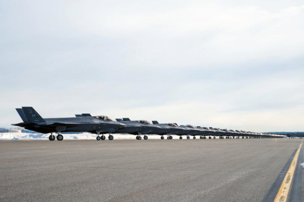 Логистическая концепция Just in Time в поставках деталей для истребителей F-35 может привести к катастрофе в будущих войнах
Логистическая концепция Just in Time в поставках деталей для истребителей F-35 может привести к катастрофе в будущих войнах