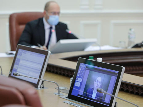 895 млн грн из фонда борьбы с COVID-19, которые были предусмотрены на дороги, передадут больницам 