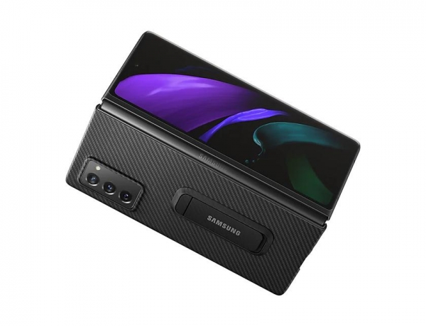 
						Samsung показала складной Galaxy Z Fold 2 5G в защитных чехлах
					