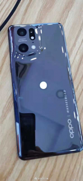 
						OPPO Find X5 Pro показали на &laquo;живых&raquo; фото с оригинальным дизайном и камерой Hasselblad
					