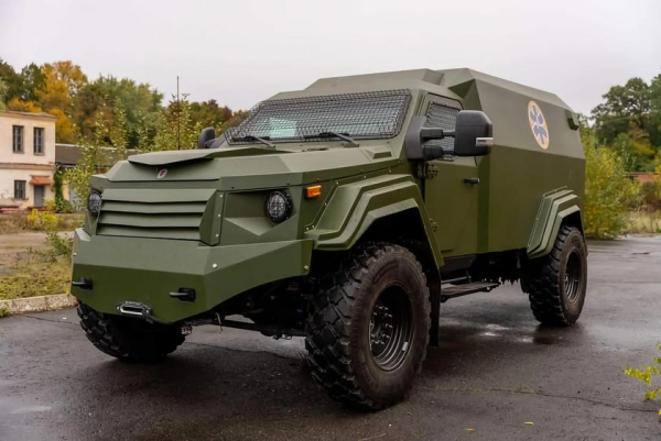 ВСУ получили бронированный автомобиль Gurkha для эвакуации раненых солдат, он построен на базе Ford F-550 Super Duty
ВСУ получили бронированный автомобиль Gurkha для эвакуации раненых солдат, он построен на базе Ford F-550 Super Duty