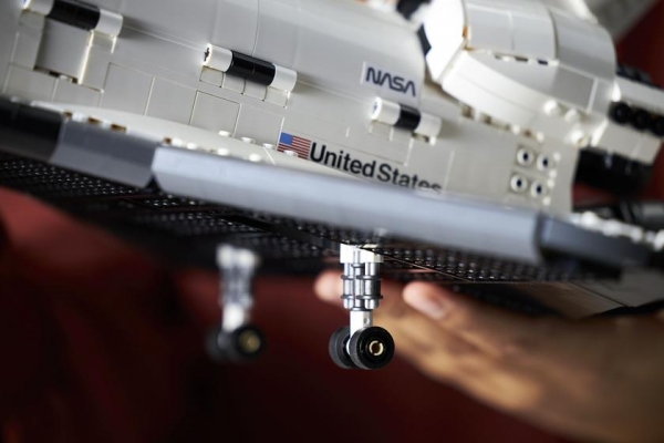 LEGO совместно с NASA представила набор Space Shuttle Discovery за $199
LEGO совместно с NASA представила набор Space Shuttle Discovery за $199