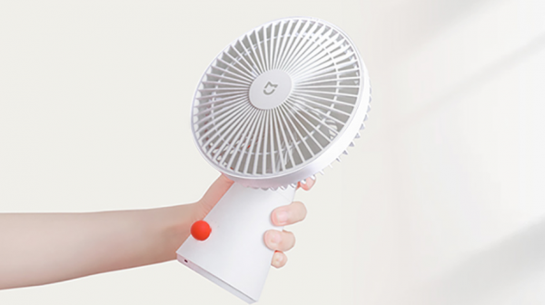 
						Xiaomi представила MiJia Desktop Fan: настольный вентилятор с портом USB-C и встроенным аккумулятором на 4000 мАч за $20
					