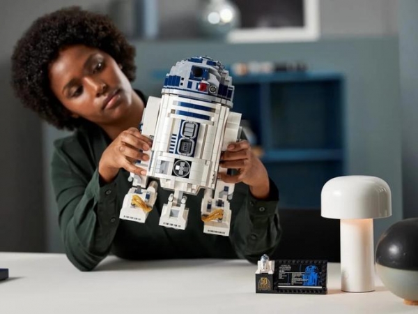 
						В честь 50-летия Lucasfilm: LEGO представила новый набор дроида R2-D2 из &laquo;Звёздных войн&raquo;
					