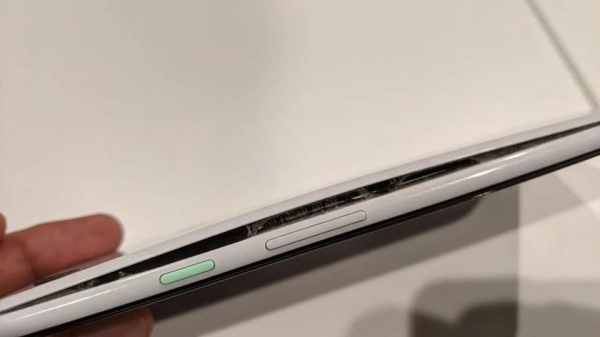 У смартфонов Google Pixel 3 и Pixel 4 начали вздуваться аккумуляторы
У смартфонов Google Pixel 3 и Pixel 4 начали вздуваться аккумуляторы