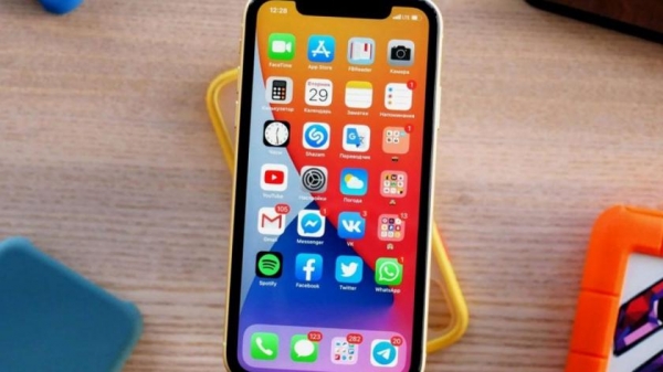 iPhone 13 на 3D-рендерах: габариты iPhone 12, уменьшенная «челка» и обновленный дизайн камеры
iPhone 13 на 3D-рендерах: габариты iPhone 12, уменьшенная «челка» и обновленный дизайн камеры