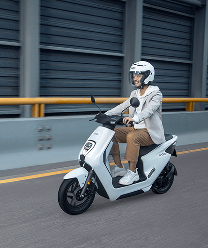 Honda представила U-Go — электрический скутер со скоростью до 53 км/ч за $1200
Honda представила U-Go — электрический скутер со скоростью до 53 км/ч за $1200