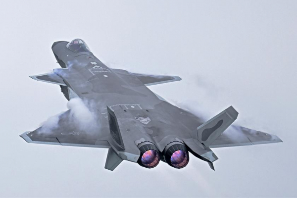 
							Китай улучшает истребитель пятого поколения J-20 Mighty Dragon для превосходства над американским F-22 Raptor
						