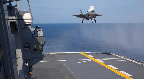 
							Пентагон временно запретил полёты части истребителей F-35 Lightning II после падения самолёта в Техасе
						