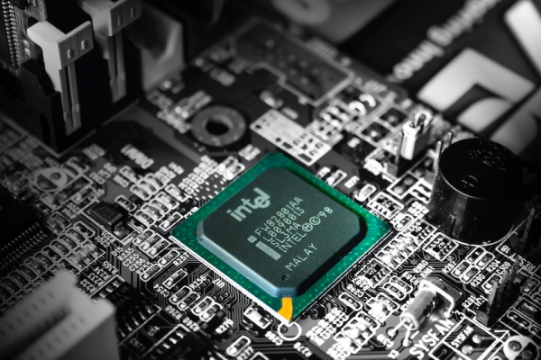 
						Intel ожидает проблемы с поставками компонентов в третьем квартале 2021 года
					