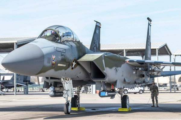 
							ВВС США показали истребитель F-15E Strike Eagle в камуфляже с изображением пилота, который уничтожил 17 немецких самолётов во время Второй мировой войны
						
