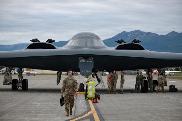 
							B-2 Spirit, B-52H Stratofortress и B-1B Lancer &ndash; ВВС США одновременно использовали сразу все типы стратегических бомбардировщиков
						