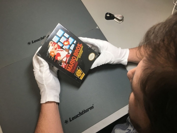 Запечатанную копию Super Mario Bros. продали на аукционе за 660 000 долларов
Запечатанную копию Super Mario Bros. продали на аукционе за 660 000 долларов