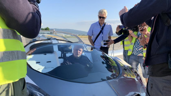 Добро пожаловать в будущее: летающий автомобиль-трансформер AirCar совершил первый в истории перелет между городами
Добро пожаловать в будущее: летающий автомобиль-трансформер AirCar совершил первый в истории перелет между городами