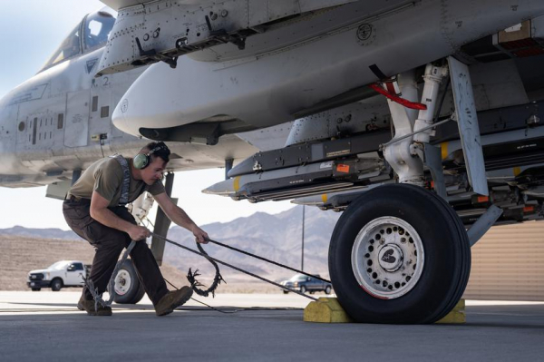 
							Штурмовики A-10 Thunderbolt II смогут нести 16 высокоточных бомб GBU-39/B SDB после обновления программного обеспечения
						