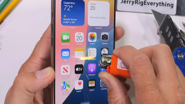 Не согнулся и не загорелся: iPhone 16 прошел краш-тест от популярного ютубера (видео) Не согнулся и не загорелся: iPhone 16 прошел краш-тест от популярного ютубера (видео)
