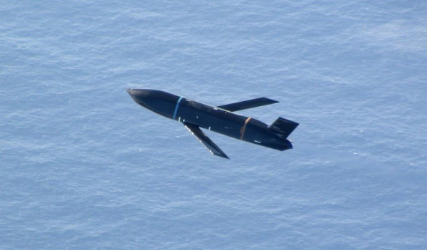 
							США хотят превратить бомбардировщик B-1B Lancer в убийцу китайских авианосцев, вооружив сверхзвуковой самолёт 36 противокорабельными ракетами LRASM с дальностью пуска более 900 км
						