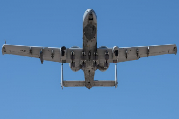 
							Штурмовики A-10 Thunderbolt II смогут нести 16 высокоточных бомб GBU-39/B SDB после обновления программного обеспечения
						