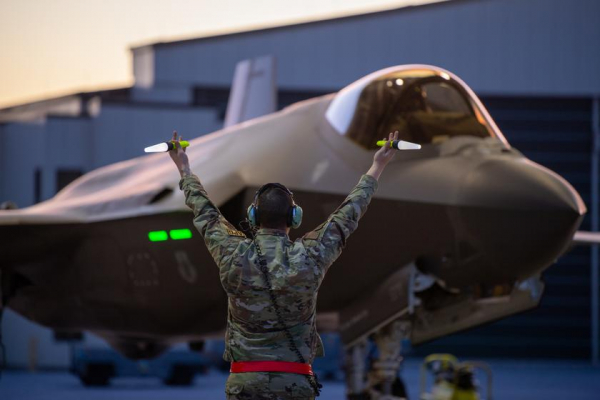 Германия примет шесть американских истребителей пятого поколения F-35 Lightning II для ознакомления и учений Air Defender 2023
Германия примет шесть американских истребителей пятого поколения F-35 Lightning II для ознакомления и учений Air Defender 2023