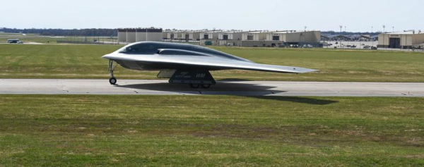 США подняли в небо одновременно 40% флота ядерных бомбардировщиков B-2 Spirit стоимостью более $2 млрд
США подняли в небо одновременно 40% флота ядерных бомбардировщиков B-2 Spirit стоимостью более $2 млрд