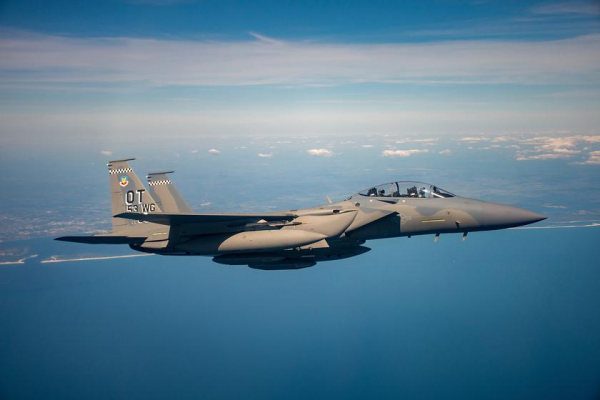 
							ВВС США заплатят почти $10 млрд за модернизированные истребители F-15EX Eagle II &ndash; стоимость самолёта оценивается в $94 млн
						