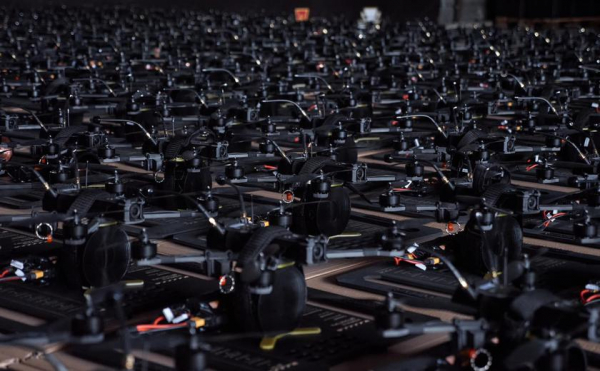 
							Силы обороны Украины получили 500 квадрокоптеров DJI Mavic, 300 FPV-беспилотников Phoenix 03 Heavy и 40 ударных гексакоптеров Vamprie с тепловизорами
						