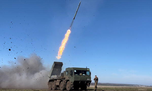 
							Вооружённые Силы Украины показали видео применения чешской реактивной системы залпового огня RM-70 Vampire
						