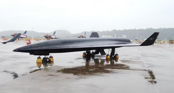 
							Спутник сфотографировал секретный китайский дрон WZ-8, который может развивать скорость более 3700 км/ч и предназначен для уничтожения истребителей F-35 и F-22
						