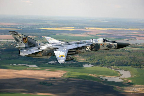 Вооружённые Силы Украины показали самолёт Су-24М с редкими управляемыми ракетами Х25-МЛ – лазерное наведение, дальность пуска 10 км и скорость 3130 км/ч
Вооружённые Силы Украины показали самолёт Су-24М с редкими управляемыми ракетами Х25-МЛ – лазерное наведение, дальность пуска 10 км и скорость 3130 км/ч