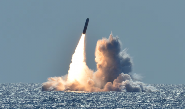 Northrop Grumman создала 2000-й двигатель для межконтинентальных баллистических ракет Trident II с ядерными боеголовками и дальностью пуска более 12 000 км
Northrop Grumman создала 2000-й двигатель для межконтинентальных баллистических ракет Trident II с ядерными боеголовками и дальностью пуска более 12 000 км