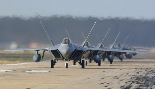 
							SCAS&nbsp;хочет сохранить 33 истребителя F-22 Raptor и не позволяет ВВС США вывести из эксплуатации старые самолёты Block 20
						