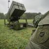 Литва впервые использовала зенитно-ракетный комплекс NASAMS с ракетами SL-AMRAAM на учениях
Литва впервые использовала зенитно-ракетный комплекс NASAMS с ракетами SL-AMRAAM на учениях
