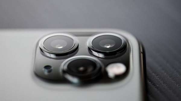 
						Слух: все смартфоны линейки iPhone 13, в том числе недорогие, получат систему стабилизации со сдвигом датчика
					