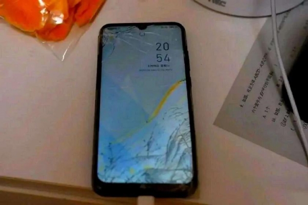 Redmi Note 8 выжил и продолжил работать после падения с 8 этажа
Redmi Note 8 выжил и продолжил работать после падения с 8 этажа
