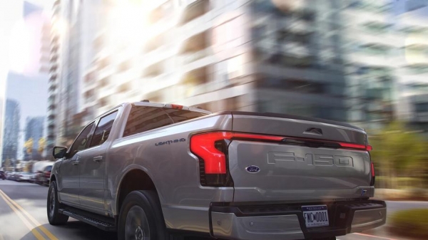 
						Конкурент Tesla Cybertruck и Hummer EV: Ford представил электрический пикап F-150 Lightning с запасом хода до 500 км и ценником от $39 900
					