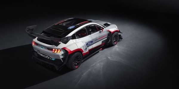 
						Ford анонсировал специальную версию Mustang Mach-E для NASCAR: 1400 лошадиных сил и 7 электрических моторов
					