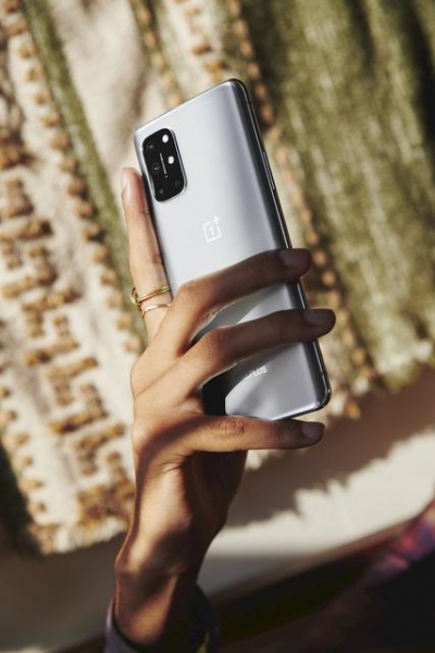 
						OnePlus 8T: экран с частотой обновления 120 Гц и Always On Display, 65 Вт быстрая зарядка и Snapdragon 865 за &euro;600
					