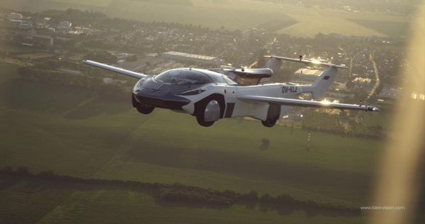 Добро пожаловать в будущее: летающий автомобиль-трансформер AirCar совершил первый в истории перелет между городами
Добро пожаловать в будущее: летающий автомобиль-трансформер AirCar совершил первый в истории перелет между городами
