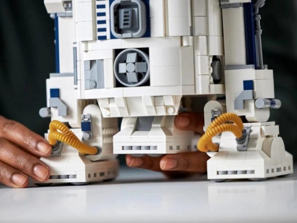 
						В честь 50-летия Lucasfilm: LEGO представила новый набор дроида R2-D2 из &laquo;Звёздных войн&raquo;
					