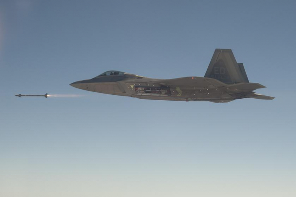 F-22 Raptor использовал самую современную ракету AIM-9X Sidewinder для уничтожения китайского аэростата-шпиона, который наблюдал за американскими стратегическими объектами
F-22 Raptor использовал самую современную ракету AIM-9X Sidewinder для уничтожения китайского аэростата-шпиона, который наблюдал за американскими стратегическими объектами