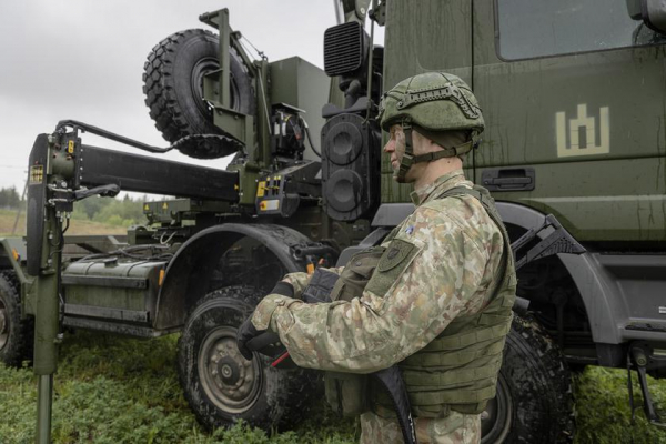 Литва впервые использовала зенитно-ракетный комплекс NASAMS с ракетами SL-AMRAAM на учениях
Литва впервые использовала зенитно-ракетный комплекс NASAMS с ракетами SL-AMRAAM на учениях