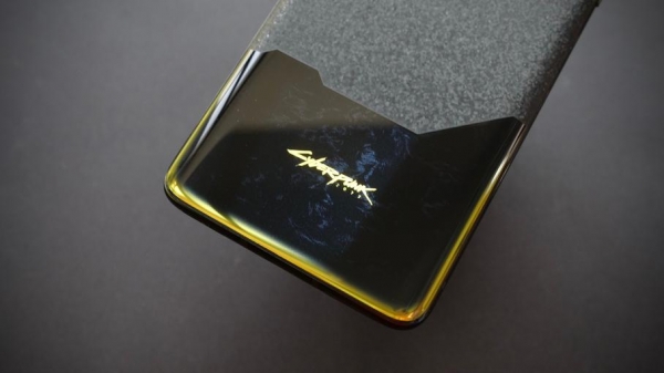 OnePlus 8T Cyberpunk 2077 Limited Edition: ограниченная версия смартфона c дизайном в стиле игры и специальным комплектом поставки за $600
OnePlus 8T Cyberpunk 2077 Limited Edition: ограниченная версия смартфона c дизайном в стиле игры и специальным комплектом поставки за $600
