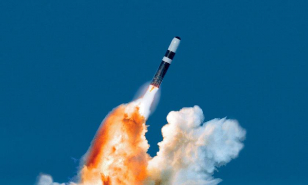 
							Lockheed Martin получила $474 млн на производство и поддержку баллистических ракет Trident II (D5) с дальностью более 11&nbsp;000 км, которые могут нести ядерную боеголовку мощностью до 475 килотонн
						