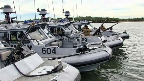 
							ВСУ получили на вооружение 10-метровые катера Sea Ark Dauntless с пулемётами и 40-мм автоматическими гранатомётами
						