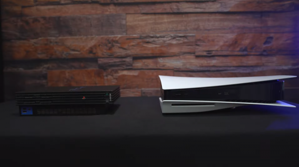 
						В&nbsp;семье не&nbsp;без гиганта: размеры PlayStation 5 сравнили с&nbsp;предыдущими консолями Sony
					