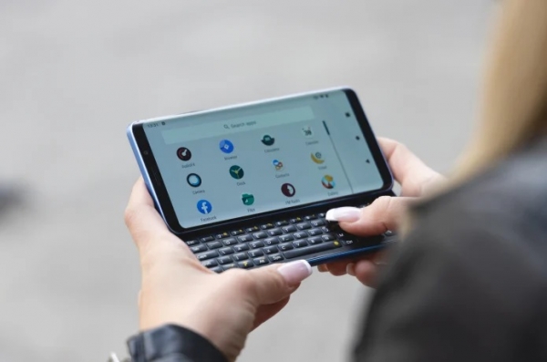 Смартфон-слайдер Pro1-X с физической QWERTY-клавиатурой и несколькими ОС стал хитом Indiegogo
Смартфон-слайдер Pro1-X с физической QWERTY-клавиатурой и несколькими ОС стал хитом Indiegogo