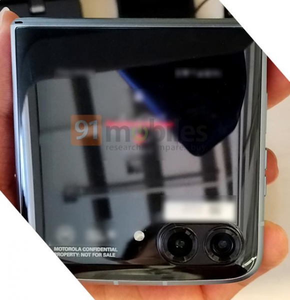 Так будет выглядеть новая Motorola RAZR: «раскладушка» с чипом Snapdragon 8 Gen 1+ и двойной камерой на 50 МП
Так будет выглядеть новая Motorola RAZR: «раскладушка» с чипом Snapdragon 8 Gen 1+ и двойной камерой на 50 МП