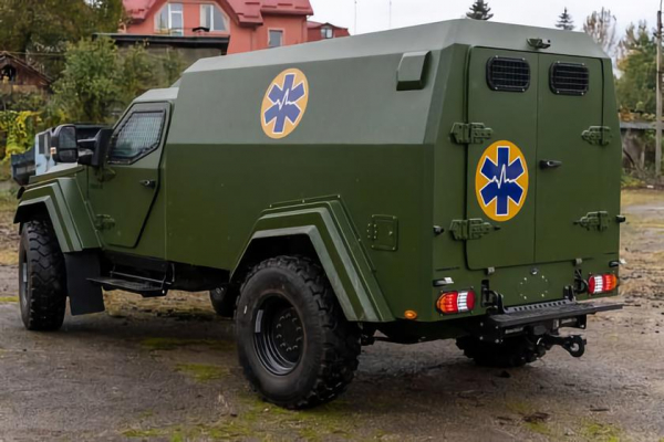ВСУ получили бронированный автомобиль Gurkha для эвакуации раненых солдат, он построен на базе Ford F-550 Super Duty
ВСУ получили бронированный автомобиль Gurkha для эвакуации раненых солдат, он построен на базе Ford F-550 Super Duty