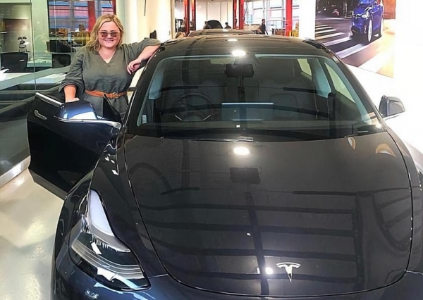 
						Владелица Tesla Model 3 поиздевалась над ворами, которые пытались украсть её электромобиль
					